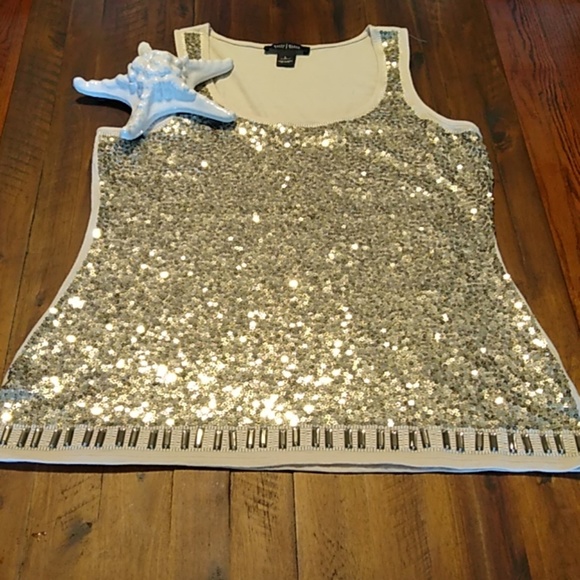 White House Black Market - Picture 1 of 3